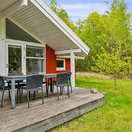 Niglaes - 700m From The Sea By Interhome