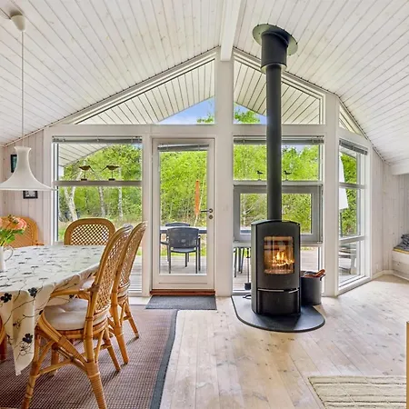 Niglaes - 700m From The Sea By Interhome Laeso